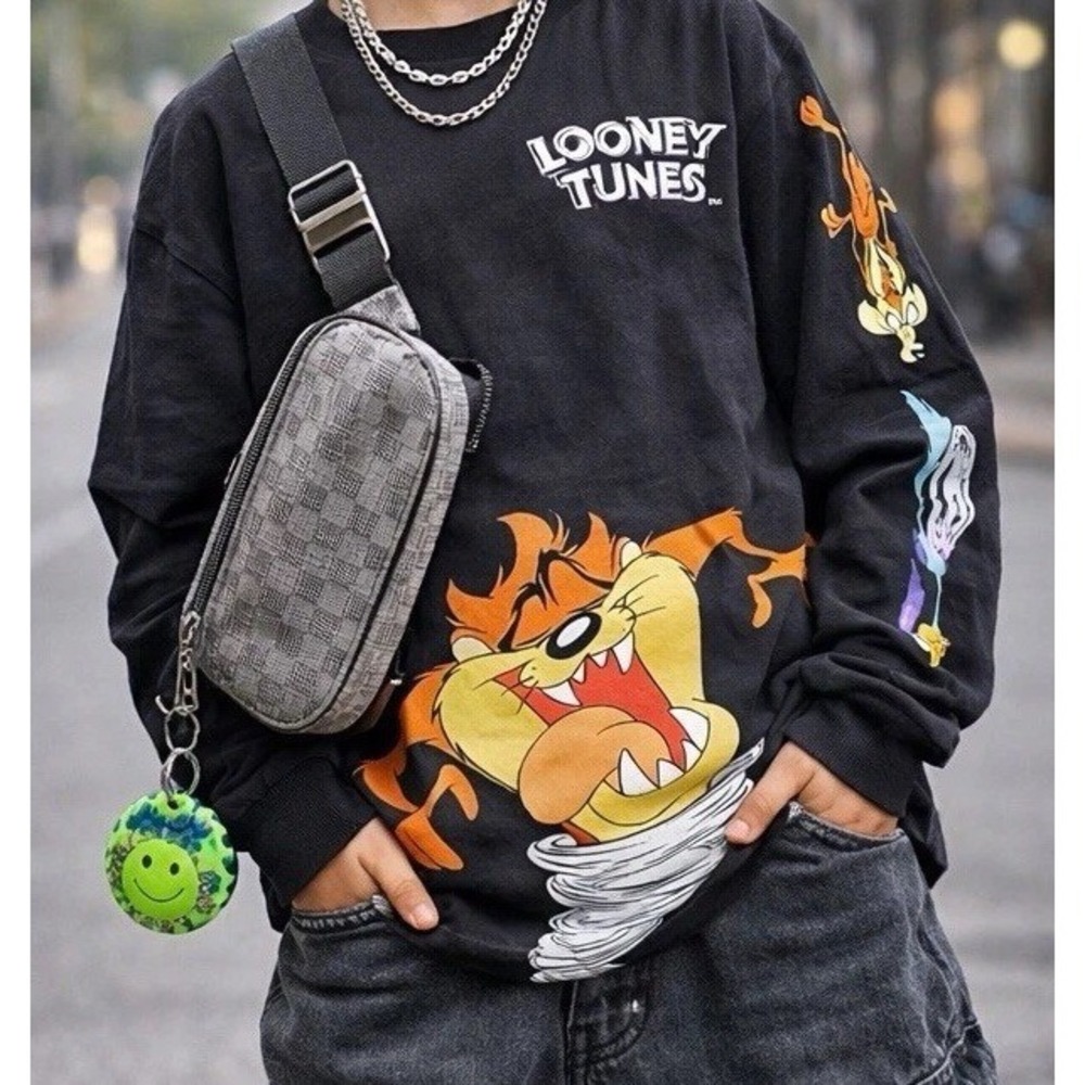 Looney Toons Long Sleeve Graphic Shirt (medium) RePop